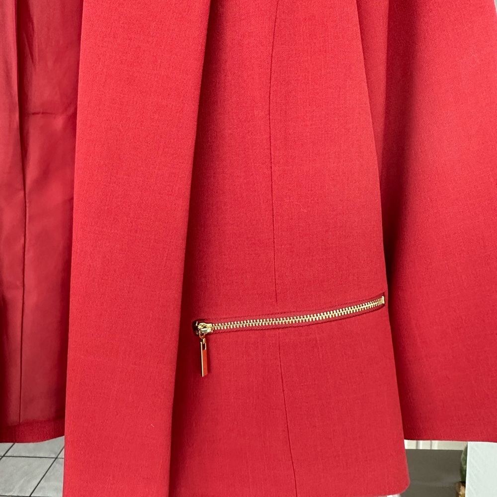 Blazer with 2 coordinating sleeveless shirts - Picture 8 of 8